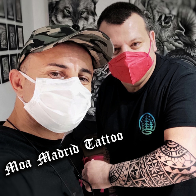 Tatuador en Madrid de samoano y geométrico