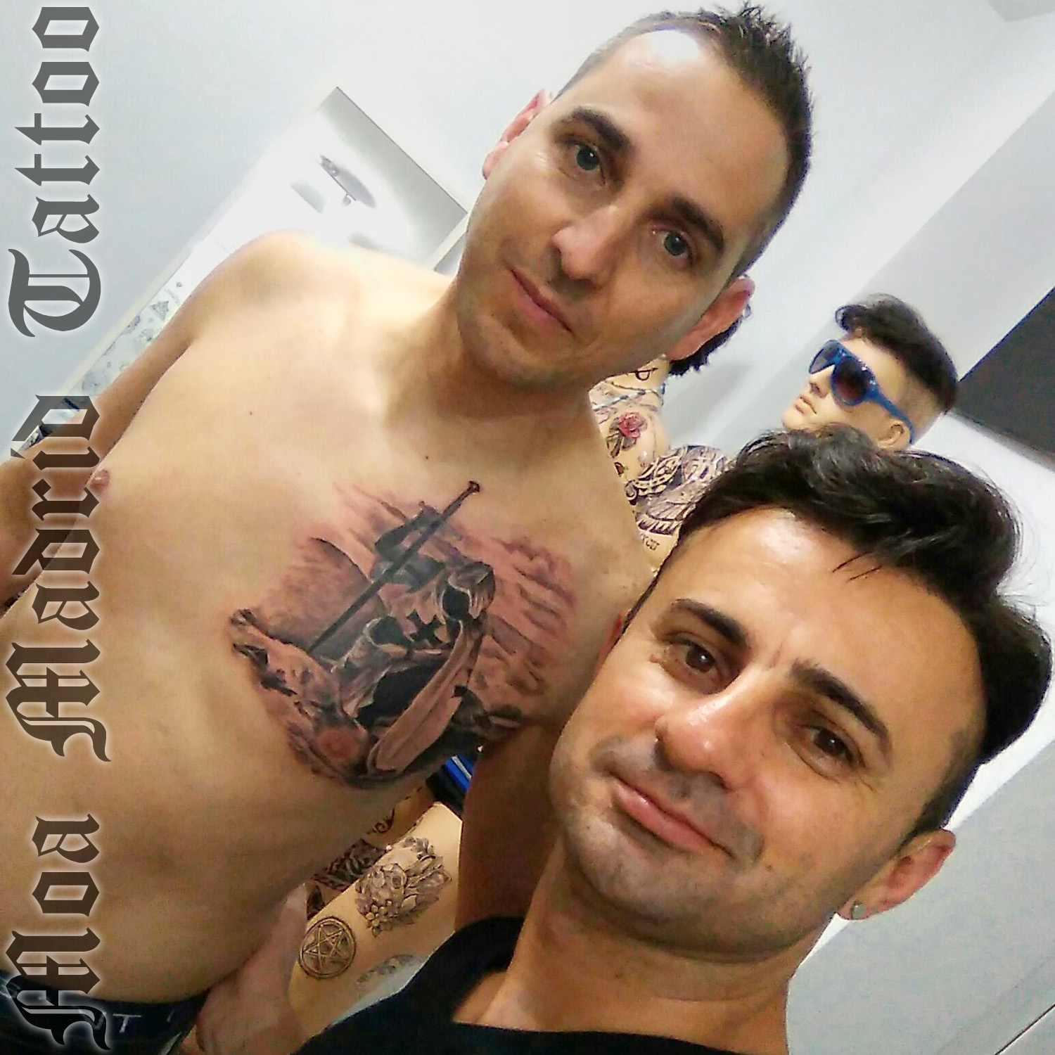 Tatuador y tatuaje de caballero templario