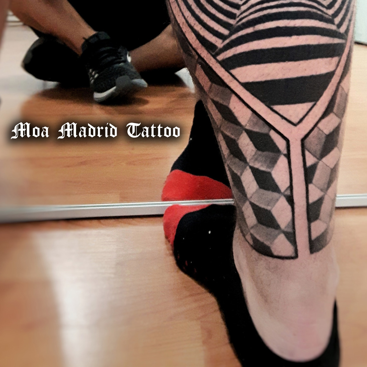 Tatuaje op-art con efecto 3D en el gemelo