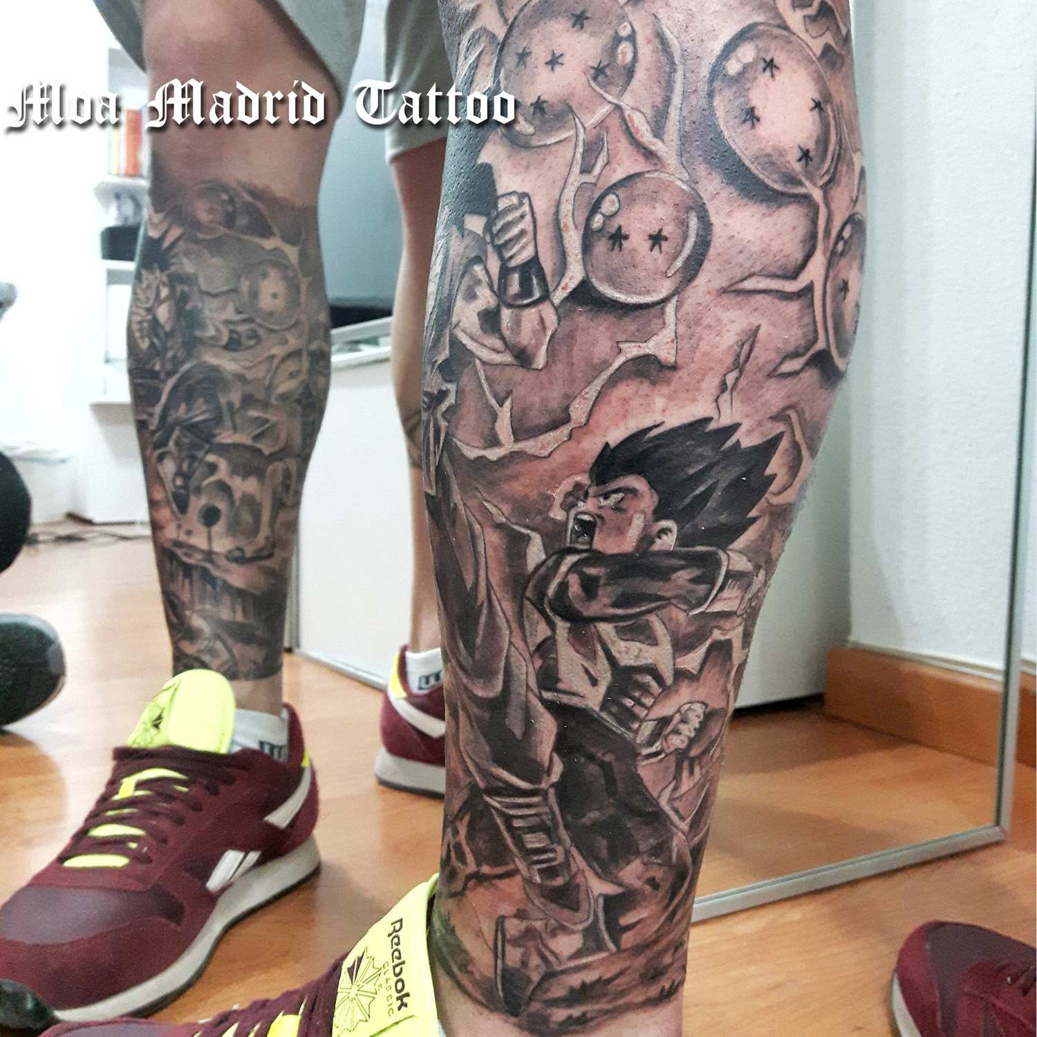 Tatuaje Bola de dragón en pierna