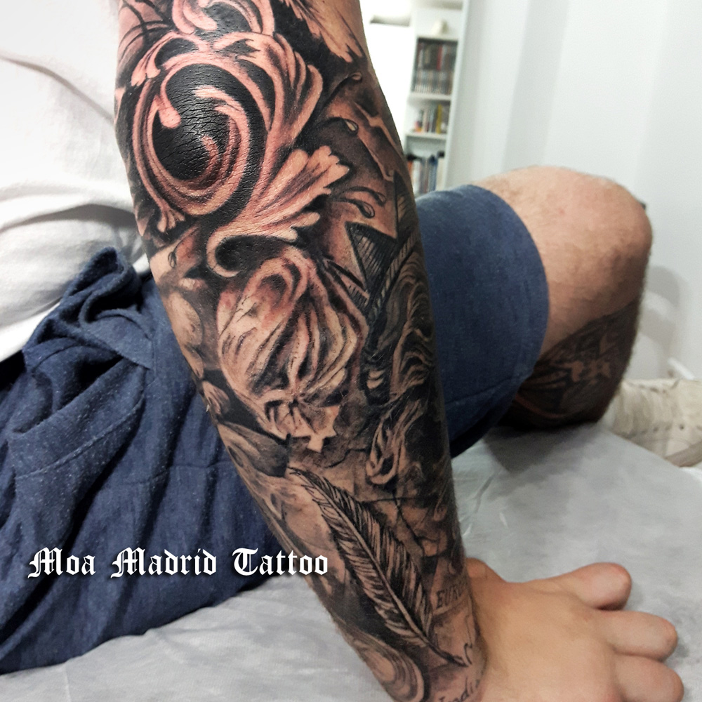 Brazo entero tatuado en realismo en Madrid