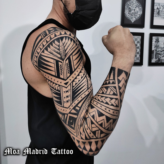 Tatuaje samoano de manga entera