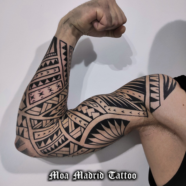 Tatuaje samoano de manga entera