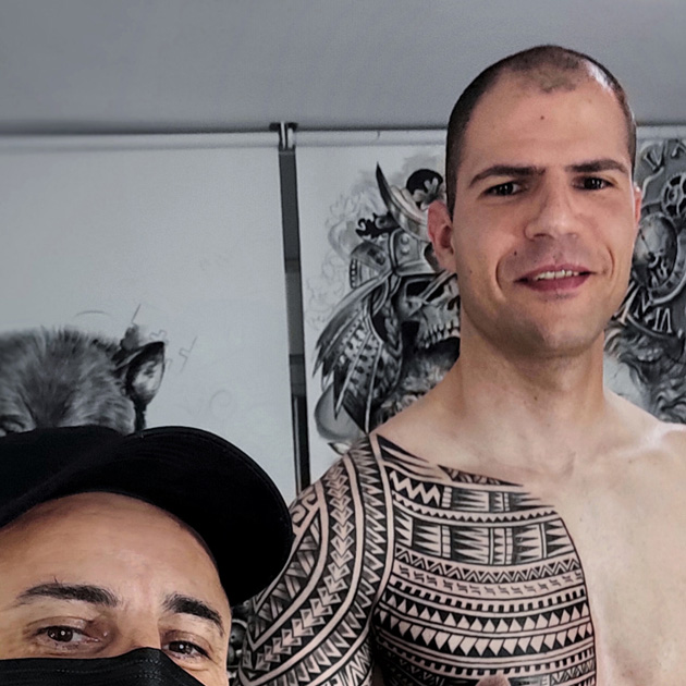 GRAN tatuaje samoano en brazo entero y pectoral