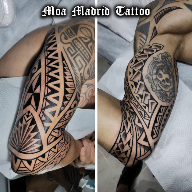 Tatuaje samoano siguiendo las formas del brazo